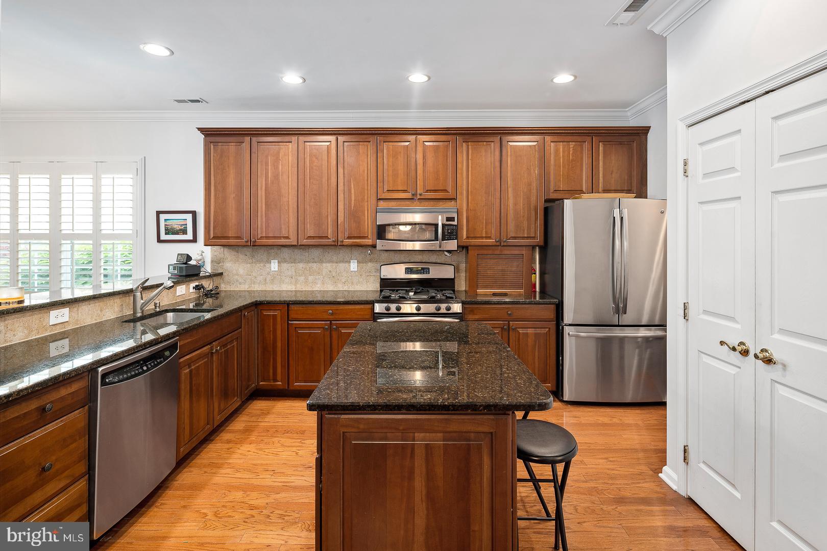 5 York Road Pennington, NJ 08534 - Photo 9 of 31 Custom Kitchen with island