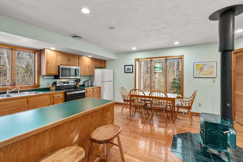 189 Spring Street Hopkinton, MA 01748 - Photo 4 of 28 Gallery Image 4