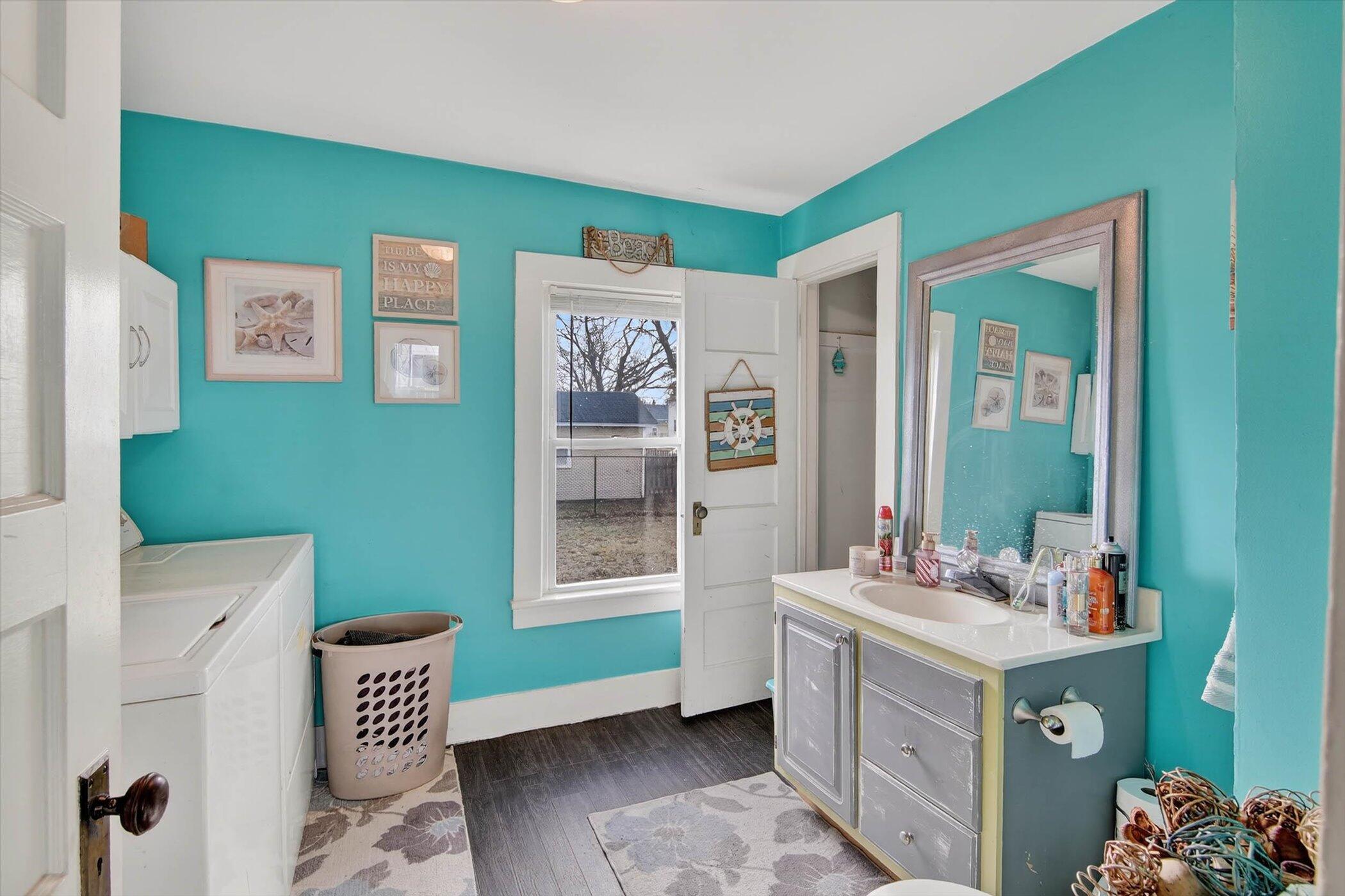 907 Sixth Street Jackson, MI 49203 - Photo 13 of 15 13-907 Sixth St Jackson-Windowstill