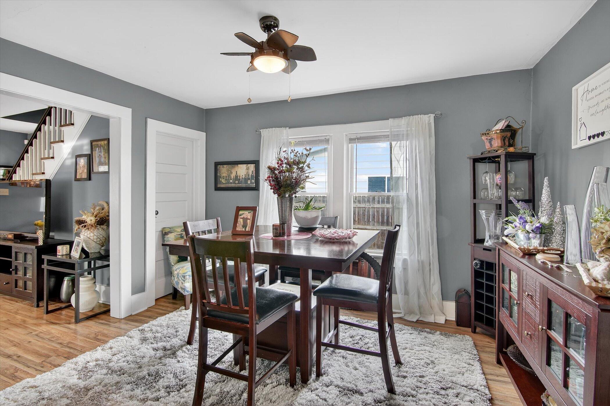 907 Sixth Street Jackson, MI 49203 - Photo 5 of 15 05-907 Sixth St Jackson-Windowstill