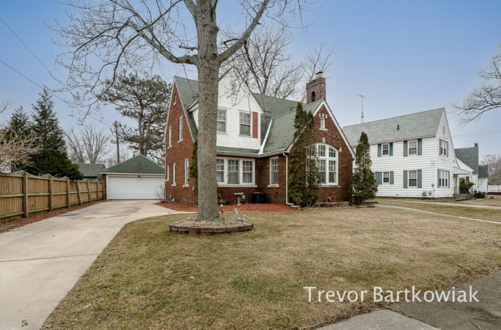 1177 Cornell Road Muskegon, MI 49441 - Photo 2 of 43 1177Cornell01Lores