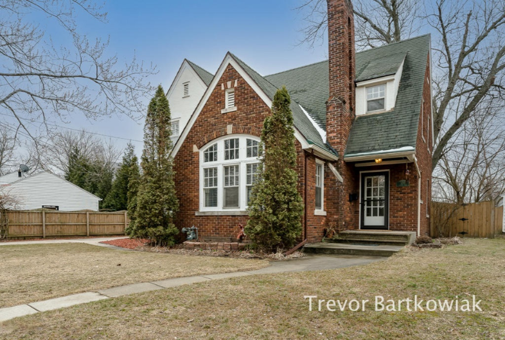 1177 Cornell Road Muskegon, MI 49441 - Photo 4 of 43 1177Cornell03Lores
