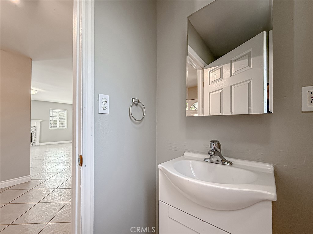 58 Charles Street Moorpark, CA 93021 - Photo 28 of 64 Downstairs bath