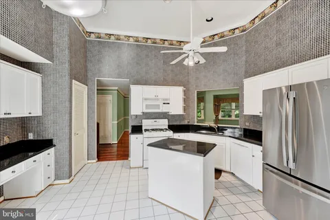 $355,000 | 16 Mary Carroll Court, Unit 16, Baltimore, MD 21208