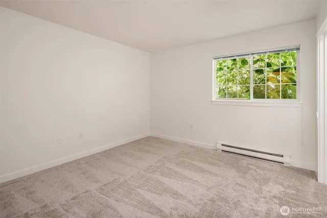 $350,000 | 25025 Southeast Klahanie Boulevard, Unit B101, Issaquah, WA 98029