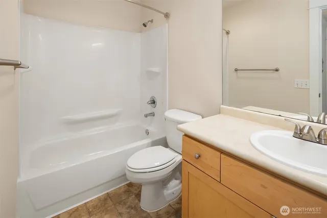 $350,000 | 25025 Southeast Klahanie Boulevard, Unit B101, Issaquah, WA 98029