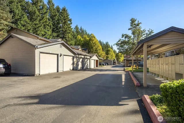 $350,000 | 25025 Southeast Klahanie Boulevard, Unit B101, Issaquah, WA 98029