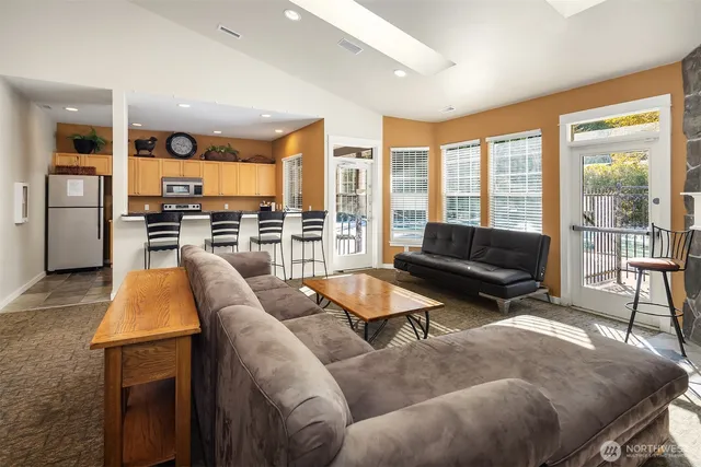 $350,000 | 25025 Southeast Klahanie Boulevard, Unit B101, Issaquah, WA 98029