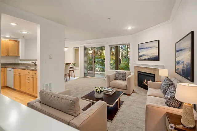 $350,000 | 25025 Southeast Klahanie Boulevard, Unit B101, Issaquah, WA 98029