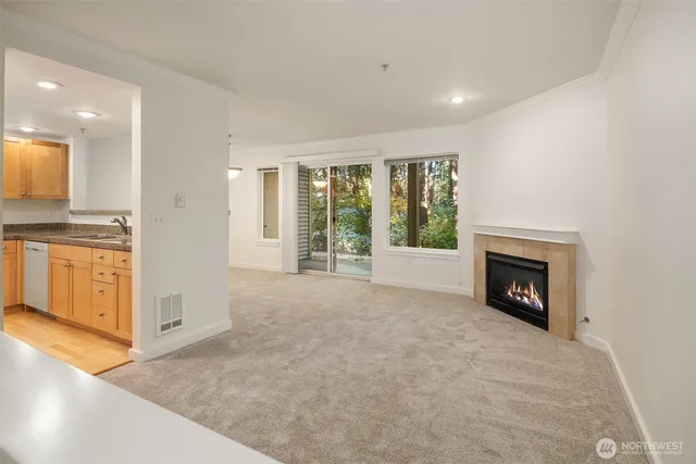 $350,000 | 25025 Southeast Klahanie Boulevard, Unit B101, Issaquah, WA 98029