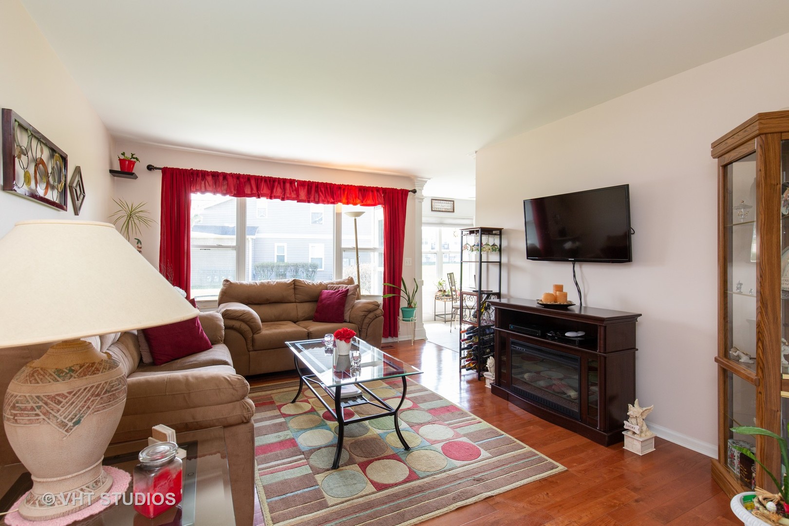 408 Woodview Circle, Unit B Elgin, IL 60120 - Photo 2 of 11