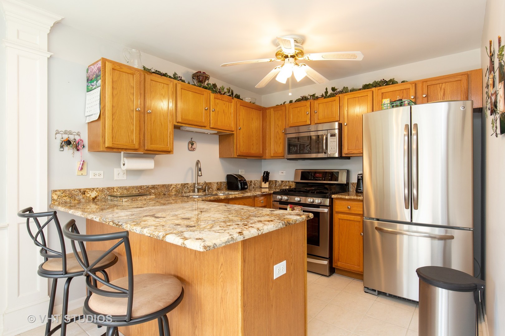 408 Woodview Circle, Unit B Elgin, IL 60120 - Photo 4 of 11