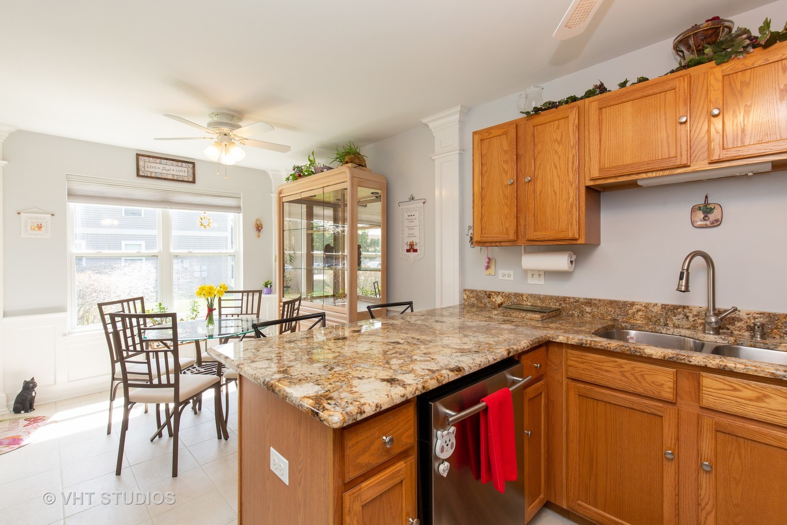 408 Woodview Circle, Unit B Elgin, IL 60120 - Photo 5 of 11