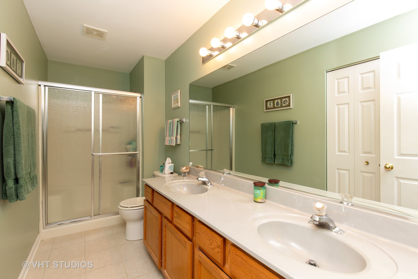 408 Woodview Circle, Unit B Elgin, IL 60120 - Photo 7 of 11