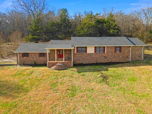 $369,900 | 220 Peytons Creek Road, Carthage, TN 37030
