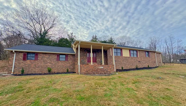 $369,900 | 220 Peytons Creek Road, Carthage, TN 37030