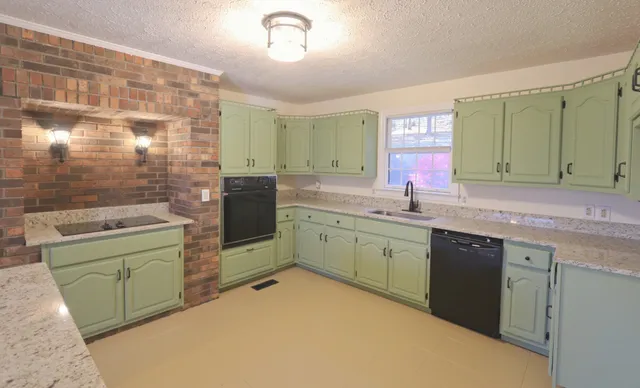 $369,900 | 220 Peytons Creek Road, Carthage, TN 37030