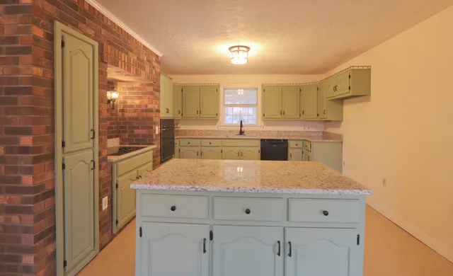 $369,900 | 220 Peytons Creek Road, Carthage, TN 37030