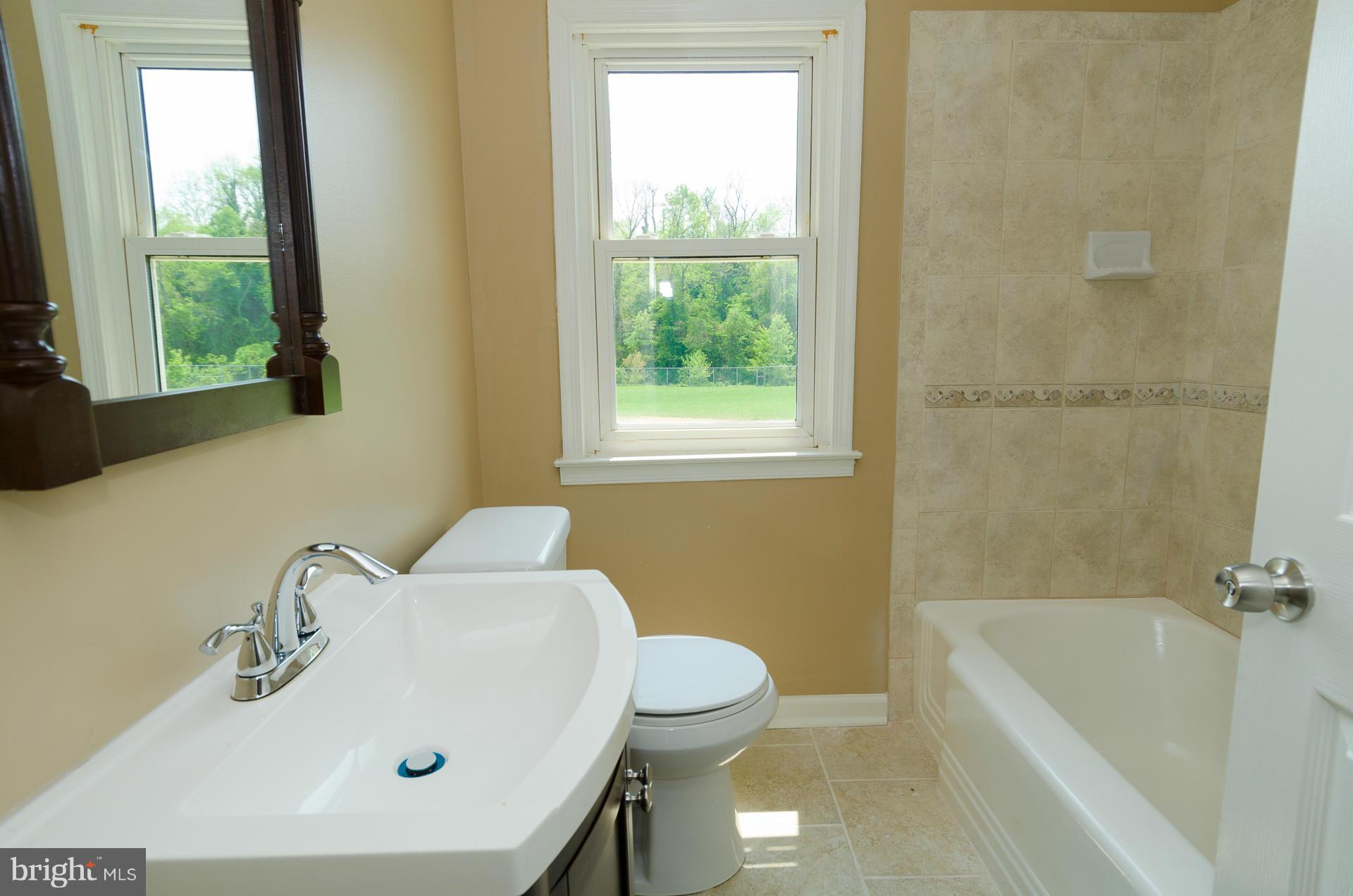387 Marydell Road Baltimore, MD 21229 - Photo 11 of 27 Bath