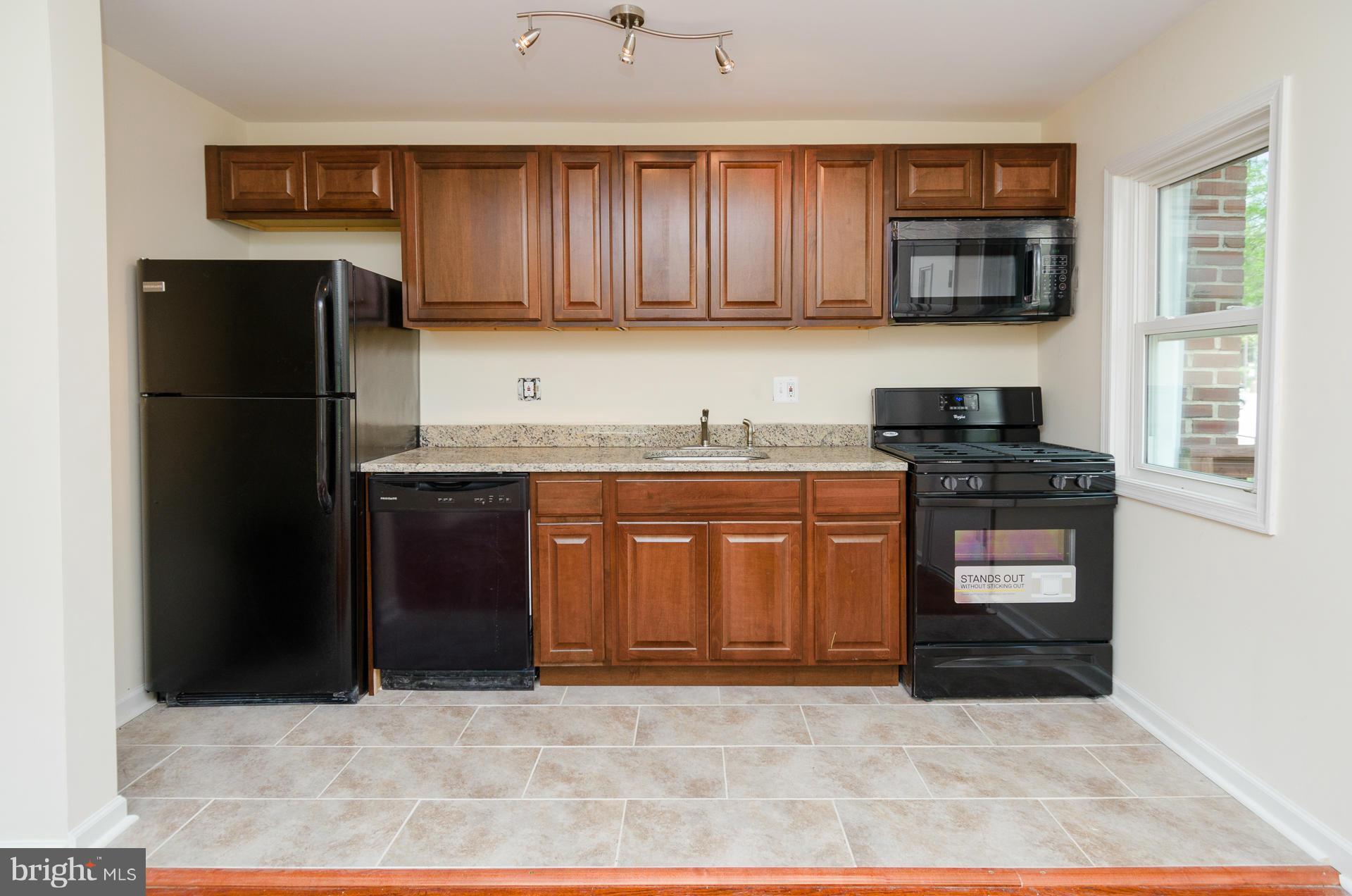 387 Marydell Road Baltimore, MD 21229 - Photo 7 of 27 Kitchen