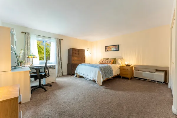 $168,000 | 33561 North Royal Oak Lane, Unit 209, Grayslake, IL 60030