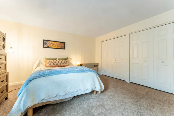 $168,000 | 33561 North Royal Oak Lane, Unit 209, Grayslake, IL 60030