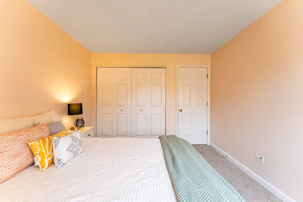 $168,000 | 33561 North Royal Oak Lane, Unit 209, Grayslake, IL 60030