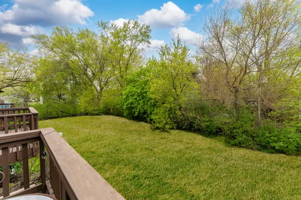 $168,000 | 33561 North Royal Oak Lane, Unit 209, Grayslake, IL 60030