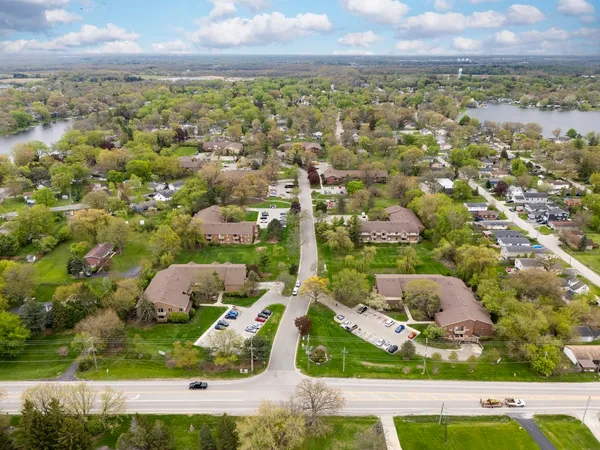 $168,000 | 33561 North Royal Oak Lane, Unit 209, Grayslake, IL 60030