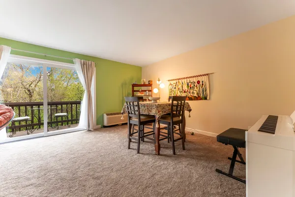 $168,000 | 33561 North Royal Oak Lane, Unit 209, Grayslake, IL 60030