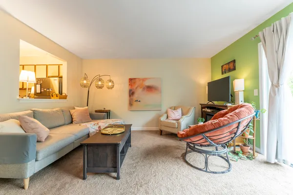 $168,000 | 33561 North Royal Oak Lane, Unit 209, Grayslake, IL 60030