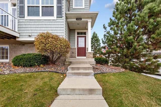 $389,000 | 17225 72nd Avenue North, Unit 2001, Maple Grove, MN 55311