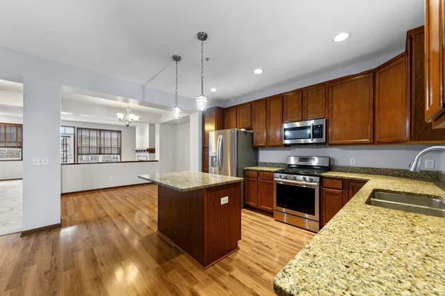 $389,000 | 17225 72nd Avenue North, Unit 2001, Maple Grove, MN 55311