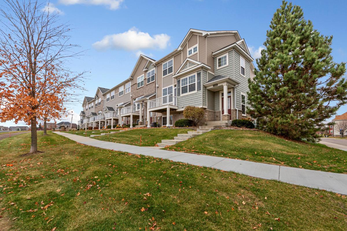 17225 72nd Avenue North, Unit 2001 Maple Grove, MN 55311 - Photo 3 of 43