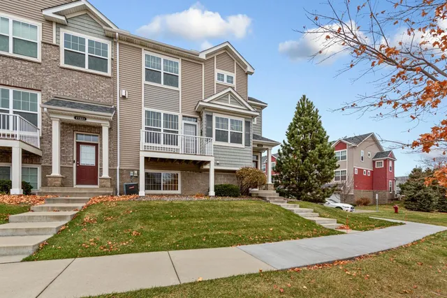 $389,000 | 17225 72nd Avenue North, Unit 2001, Maple Grove, MN 55311