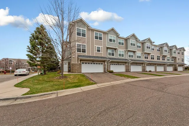 $389,000 | 17225 72nd Avenue North, Unit 2001, Maple Grove, MN 55311