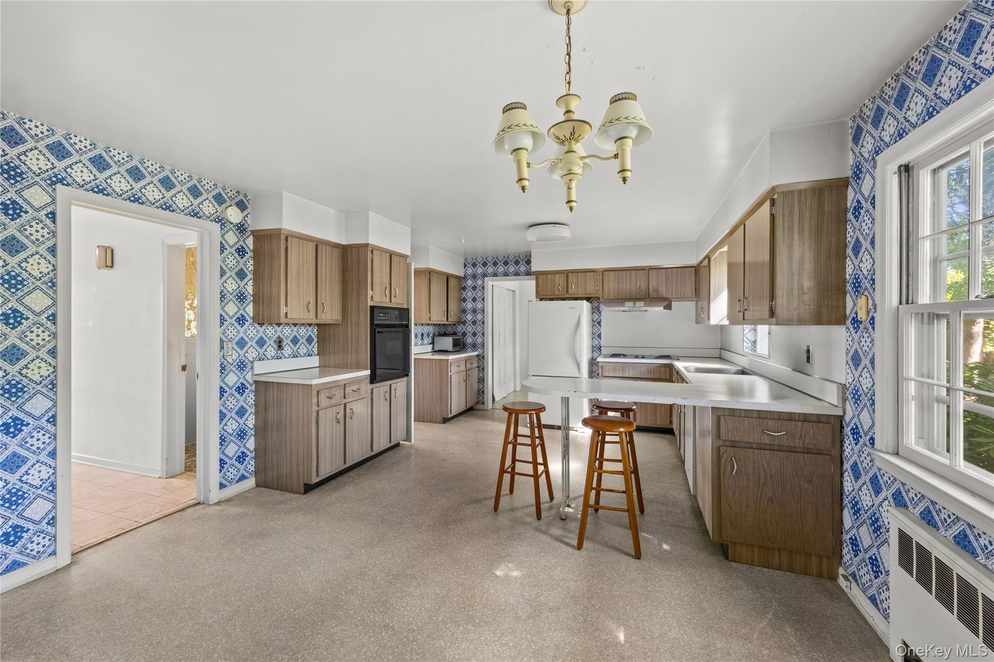 52 Borglum Road Manhasset, NY 11030 - Photo 10 of 29 Gallery Image 10