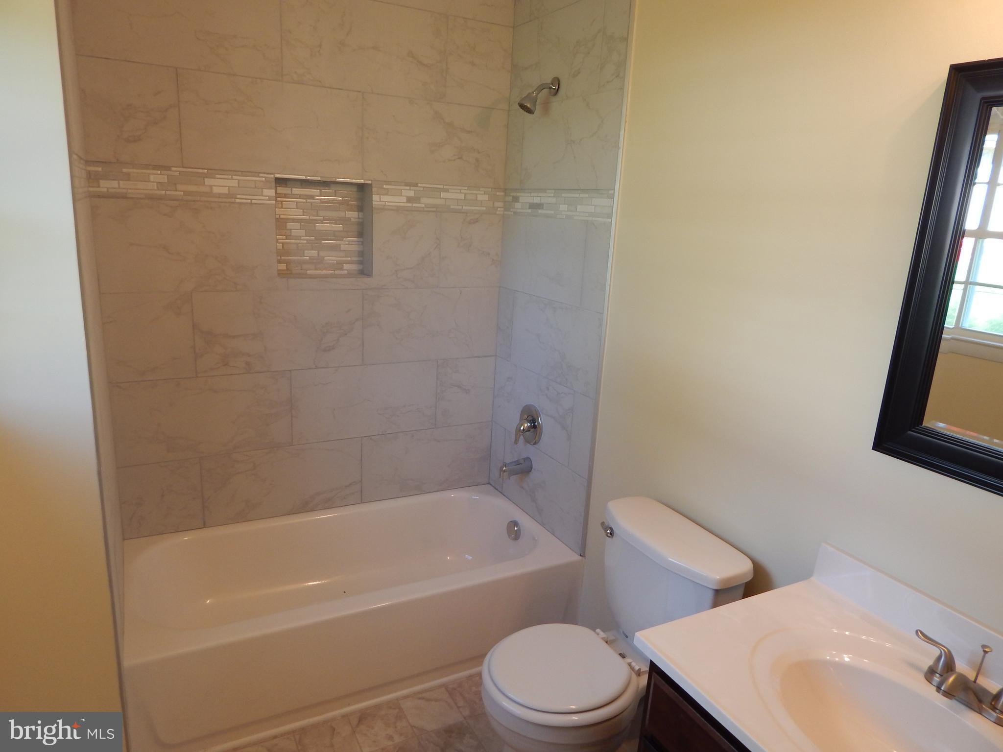138 Lemon Road Ranson, WV 25438 - Photo 4 of 29 a bathroom with a toilet and a bath tub