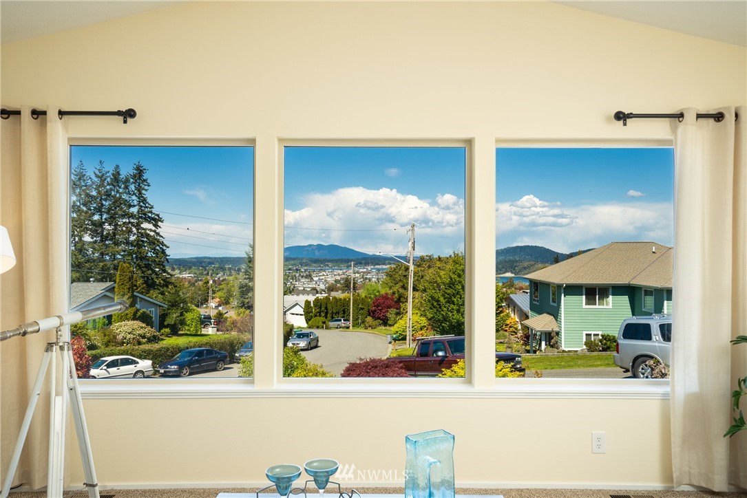 4123 R Avenue Anacortes, WA 98221 - Photo 2 of 25 Gallery Image 2