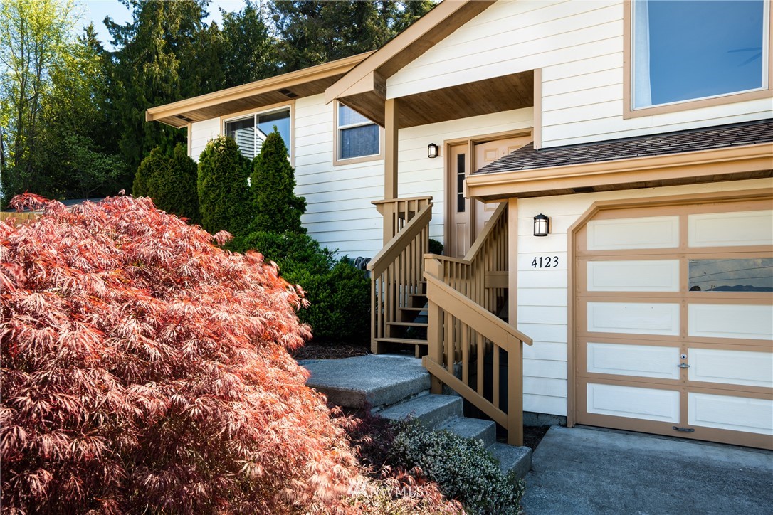 4123 R Avenue Anacortes, WA 98221 - Photo 4 of 25 Gallery Image 4