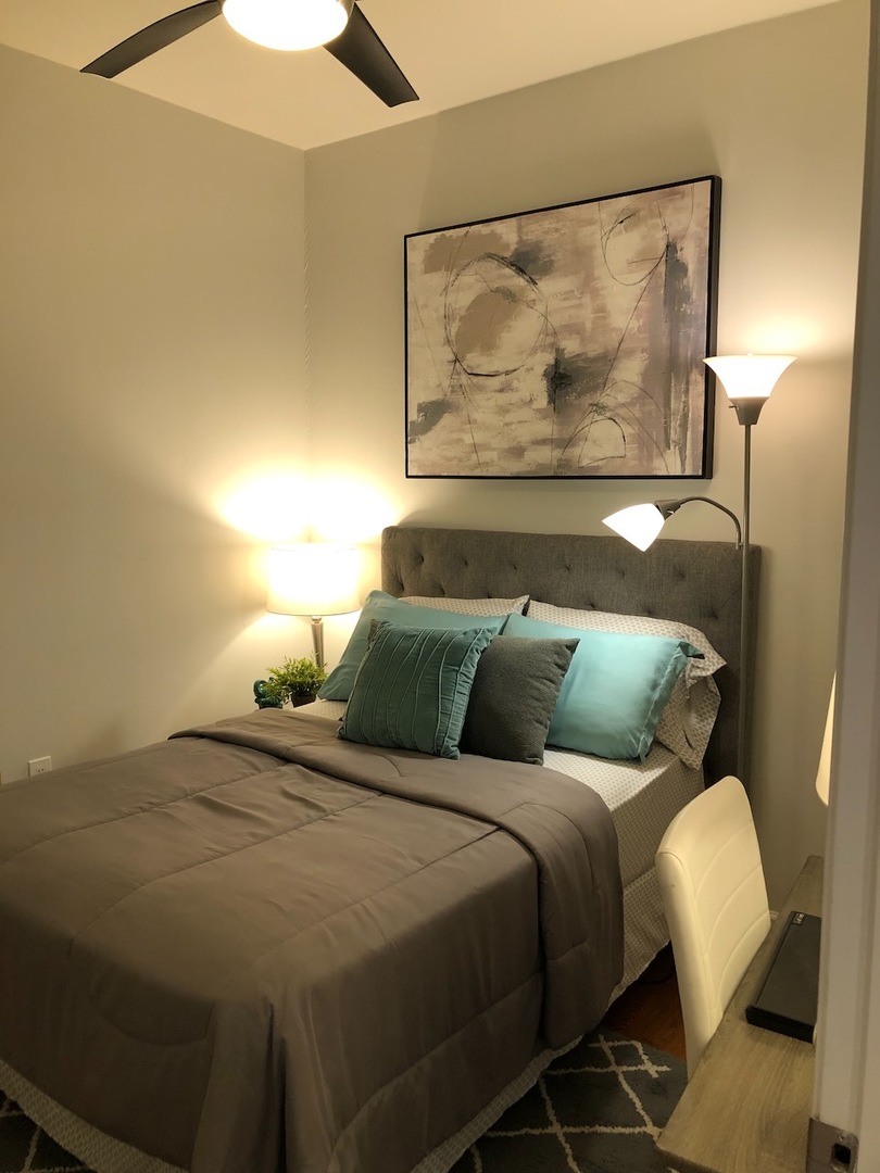 233 East 13th Street, Unit 2210 Chicago, IL 60605 - Photo 17 of 28 a bedroom with a bed and painting on the wall