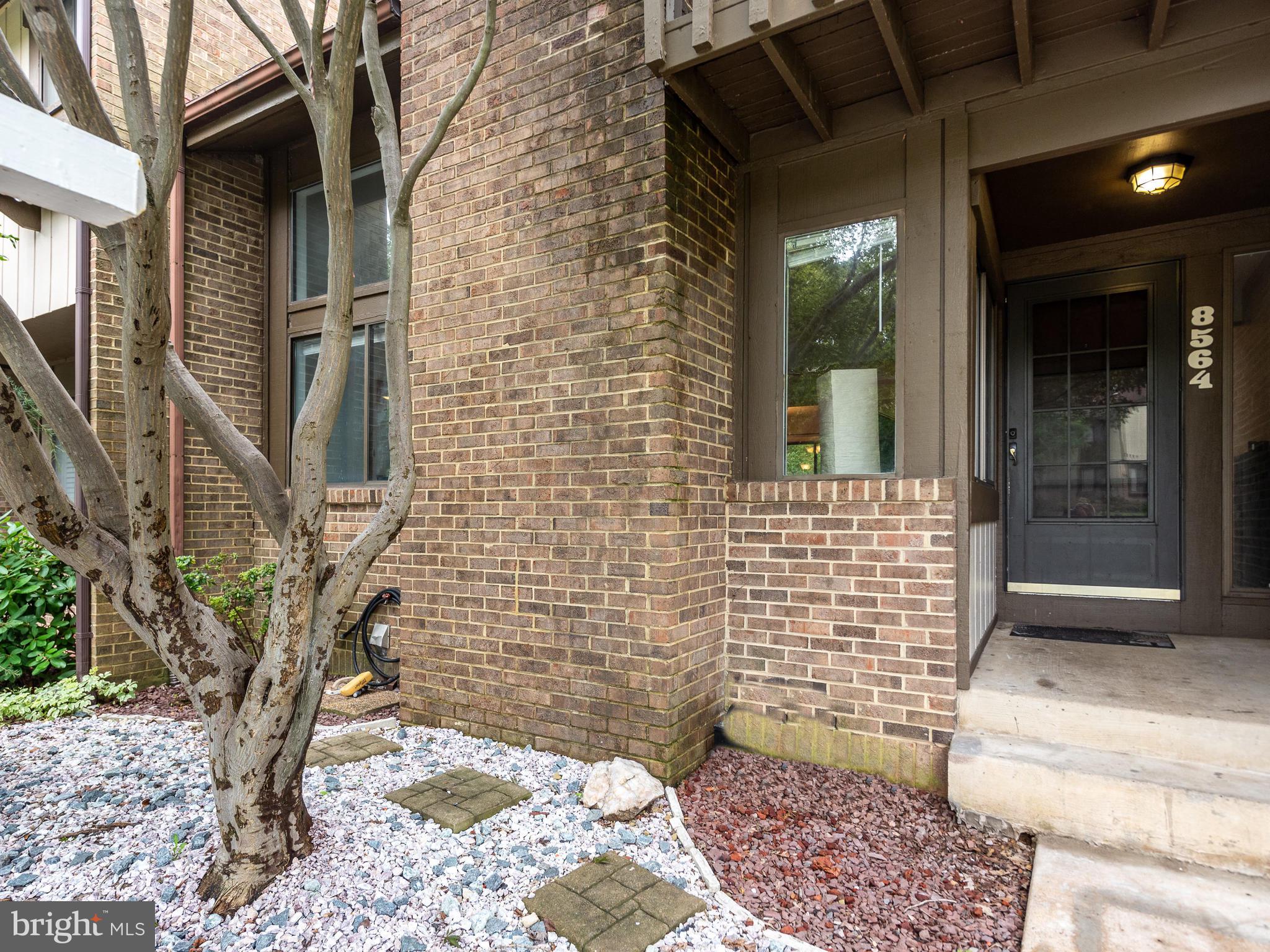 8564 Gwynedd Way Springfield, VA 22153 - Photo 3 of 45 Gallery Image 3