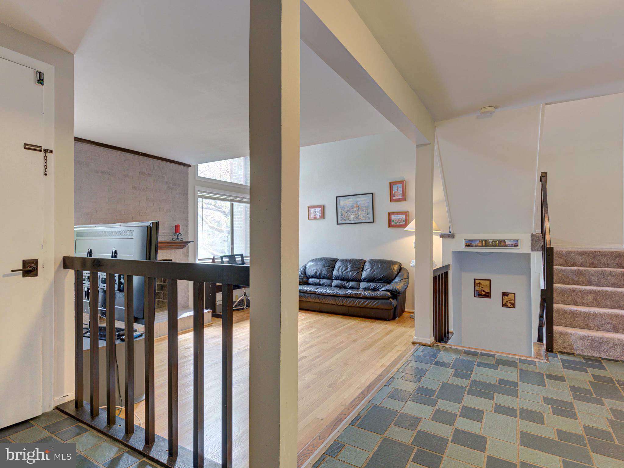 8564 Gwynedd Way Springfield, VA 22153 - Photo 6 of 45 Gallery Image 6