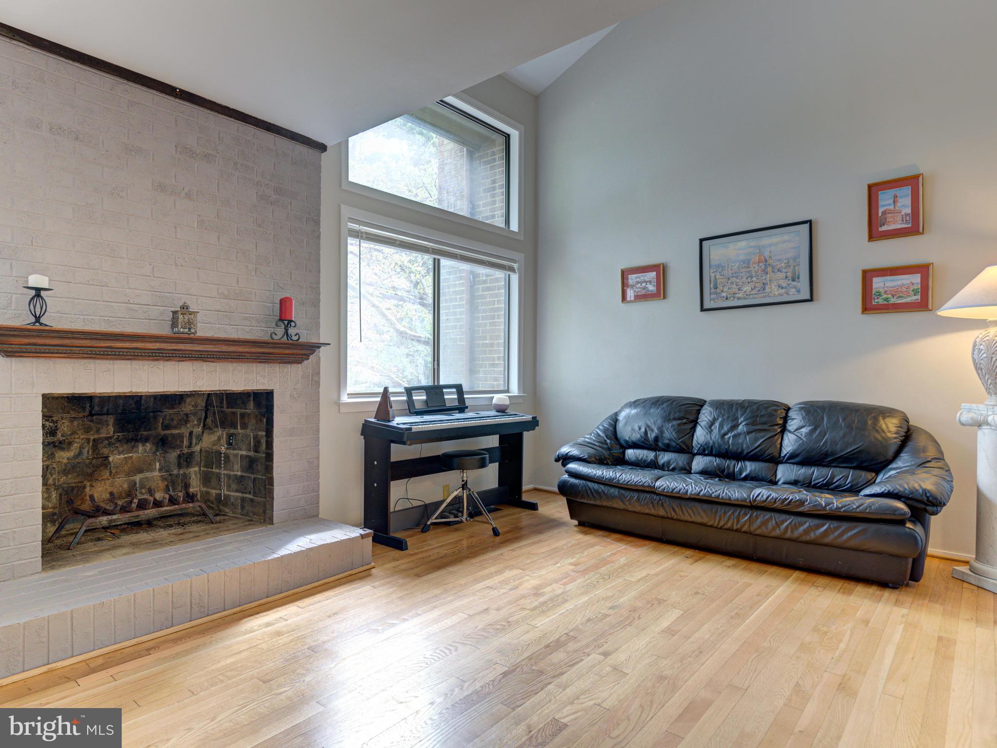 8564 Gwynedd Way Springfield, VA 22153 - Photo 7 of 45 Gallery Image 7