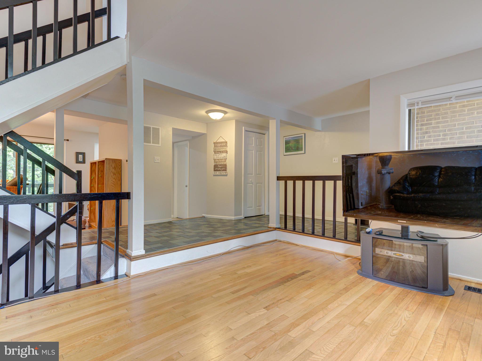 8564 Gwynedd Way Springfield, VA 22153 - Photo 9 of 45 Gallery Image 9