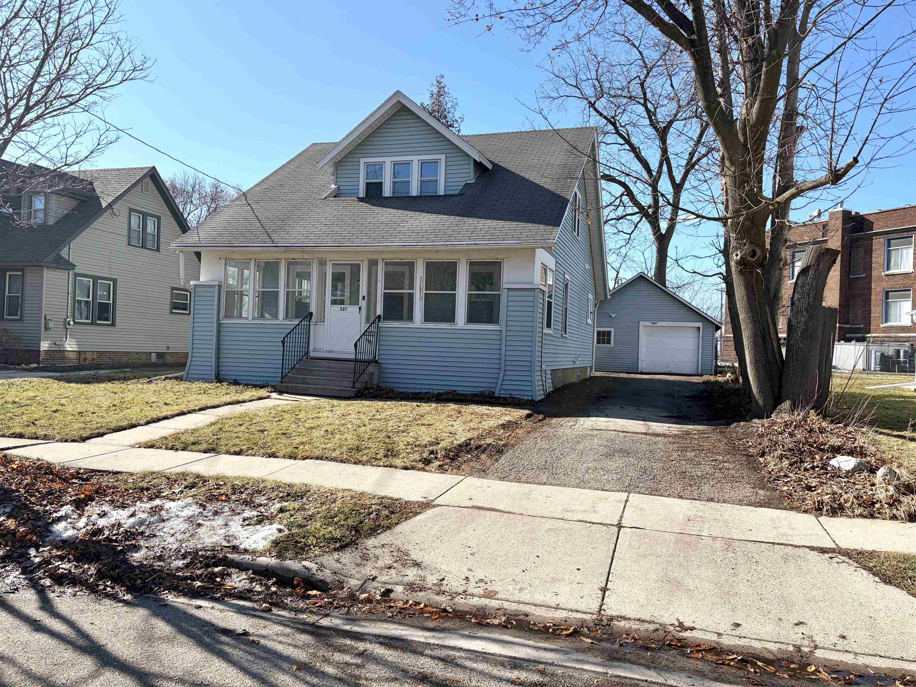 327 Oak Street Menasha, WI 54952 - Photo 1 of 1