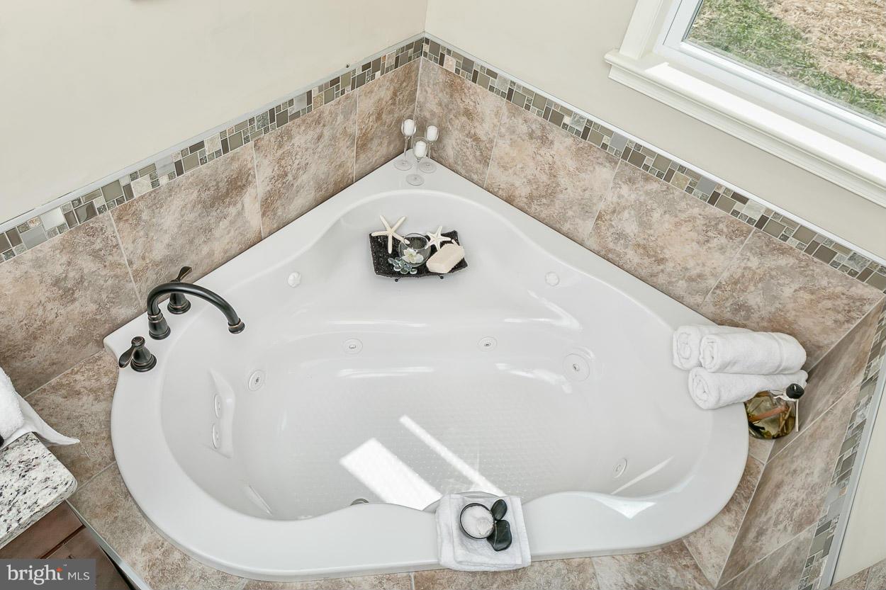 17337 Troyer Road Monkton, MD 21111 - Photo 14 of 30 Master Bath with Jetted Tub!