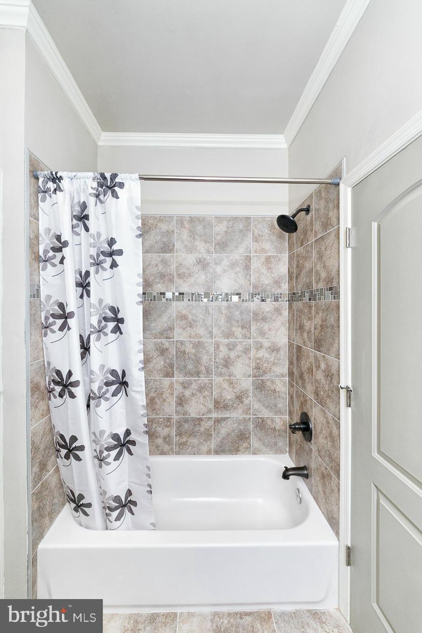 17337 Troyer Road Monkton, MD 21111 - Photo 19 of 30 Guest Bath with Ceramic Tile!