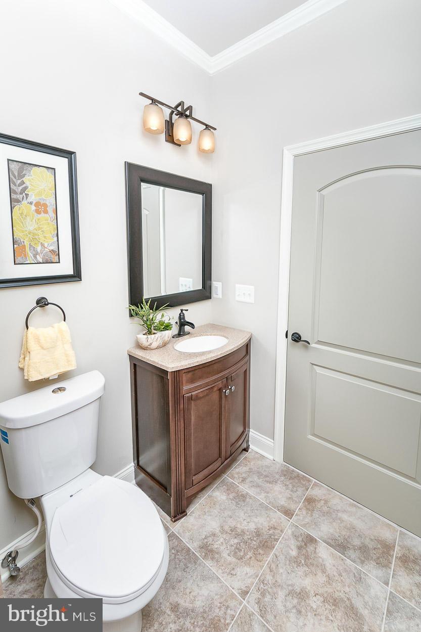 17337 Troyer Road Monkton, MD 21111 - Photo 22 of 30 Dual Entry Shared Bathroom!