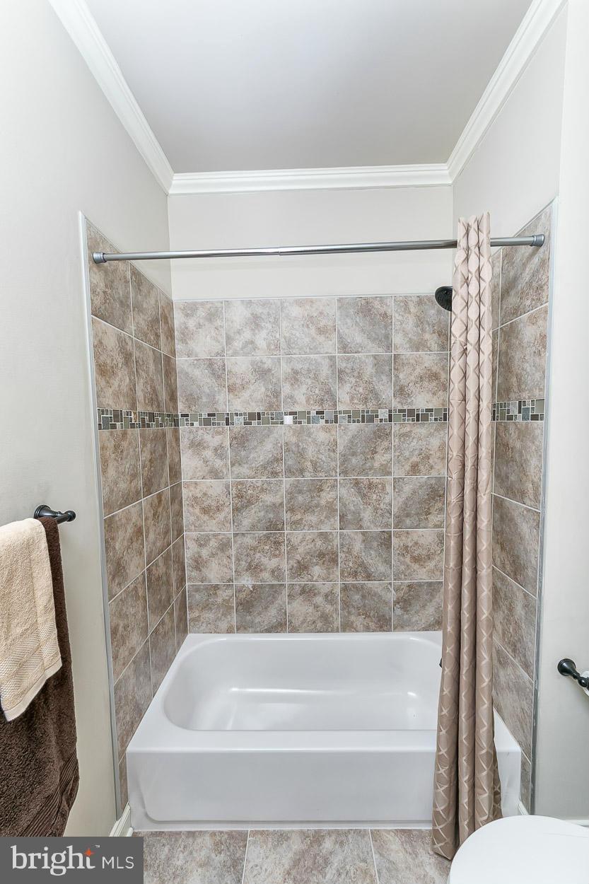 17337 Troyer Road Monkton, MD 21111 - Photo 23 of 30 Dual Entry Shared Bathroom Shower/Tub Combo!